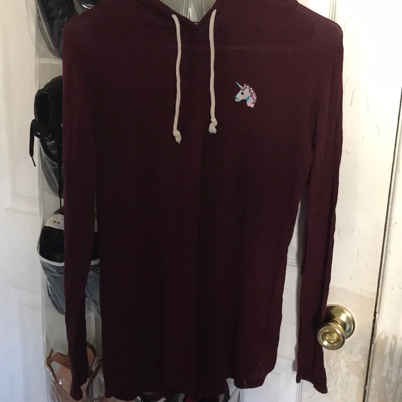 A thin, not see thru long sleeve shirt - Picture 1 of 3